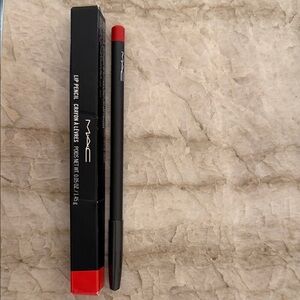 MAC Lip Pencil - Centre of Attention NIB
